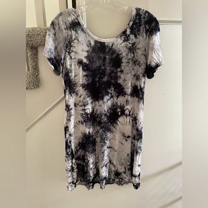 Black and white the-dyed t-shirt dress.